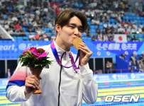 자유형 800m 'AG 신기록' 세운 김우민, ''쑨양 기록 갈아치워 기쁘다'' [오!쎈 인터뷰]::스포탈코리아 자유형 800m 'AG 신기록' 세운 김우민... 