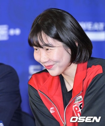 [사진]이소영, '팬들의 응원 영상 쑥스럽네'::스포탈코리아 [사진]이소영, '팬들의 응원 영상 쑥스럽네'