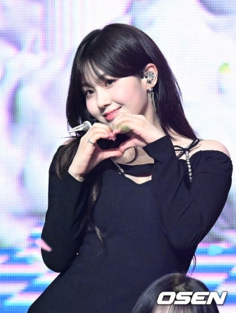 [사진]케플러 김채현,'러블리 하트'::스포탈코리아 [사진]케플러 김채현,'러블리 하트'