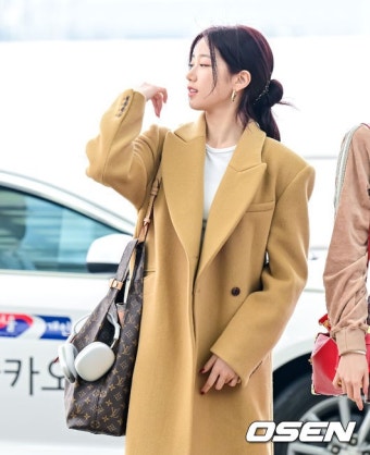 [사진]르세라핌 카즈하, '코트로 가을 향기 물씬'::스포탈코리아 [사진]르세라핌 카즈하, '코트로 가을 향기 물씬'