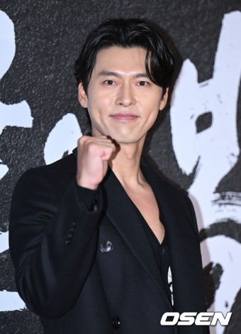 [사진]현빈,'반가운 파이팅'::스포탈코리아 [사진]현빈,'반가운 파이팅'