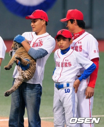 ''야구 혈통 보유한 이정후, 올 MLB팀 후보'' 美 언론도 이종범 주목, 이때 ML행 직감했다::스포탈코리아 ''야구 혈통 보유한 이정후, 올 MLB팀...
