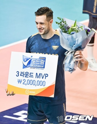 [사진]우리카드 마테이,'프로배구 3라운드 MVP'::스포탈코리아 [사진]우리카드 마테이,'프로배구 3라운드 MVP'