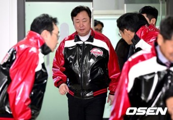 [사진]LG 2024년 신년인사회 참석하는 차명석 단장::스포탈코리아 [사진]LG 2024년 신년인사회 참석하는 차명석 단장