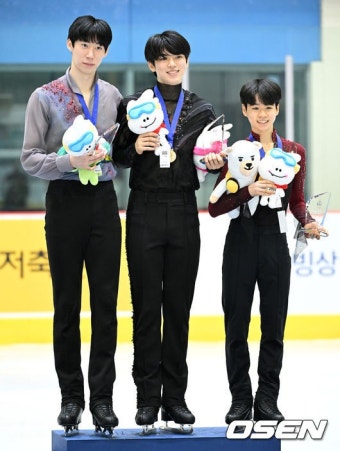 [사진]이시형-차준환-서민규,'멋진 경기 펴쳤어요'::스포탈코리아 [사진]이시형-차준환-서민규,'멋진 경기 펴쳤어요'