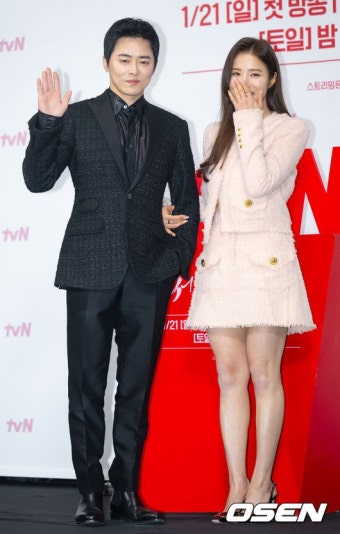 [사진]조정석-신세경,'미소가 피어나'::스포탈코리아 [사진]조정석-신세경,'미소가 피어나'