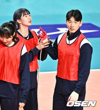 [사진]강소휘-한선수,'남매 케미 티격태격'::스포탈코리아 [사진]강소휘-한선수,'남매 케미 티격태격'