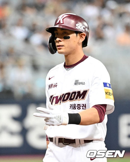 LA 다저스 신인 김혜성, MLB 데뷔전에서 볼넷 출루 기록!