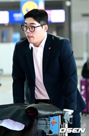 [사진]괌 스프링캠프 향하는 롯데 고승민::스포탈코리아 [사진]괌 스프링캠프 향하는 롯데 고승민