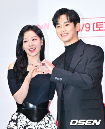 [사진]김지원-김수현,'사랑스럽게'::스포탈코리아 [사진]김지원-김수현,'사랑스럽게'