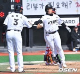 강백호 부활의 투런포 [수원 리뷰]::스포탈코리아 오스틴 홈런포... 2이닝 퍼펙트 우승팀 LG, KT 5-2 제압...강백호 부활의 투런포 [수원 리뷰]