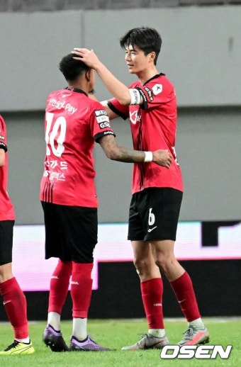 [사진]FC서울 시즌 첫 승 기뻐하는 기성용-린가드::스포탈코리아 [사진]FC서울 시즌 첫 승 기뻐하는 기성용-린가드
