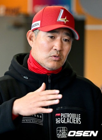 [사진]SSG 이숭용 감독, '긴 시즌 차근차근 풀어가야죠'::스포탈코리아 [사진]SSG 이숭용 감독, '긴 시즌 차근차근 풀어가야죠'