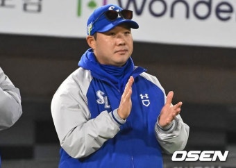 [사진] 박진만 감독, 승리 축하해::스포탈코리아 [사진] 박진만 감독, 승리 축하해
