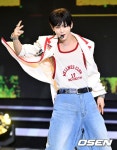 [사진]나우어데이즈 시윤,'파워 넘치는 열창'::스포탈코리아 [사진]나우어데이즈 시윤,'파워 넘치는 열창'