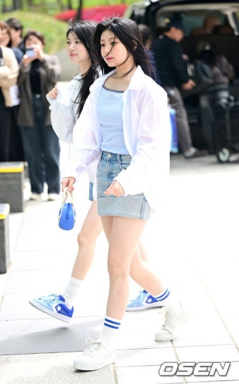 [사진]아일릿 원희-모카, '봄바람과 함께 라디오 나들이'::스포탈코리아 [사진]아일릿 원희-모카, '봄바람과 함께 라디오 나들이'