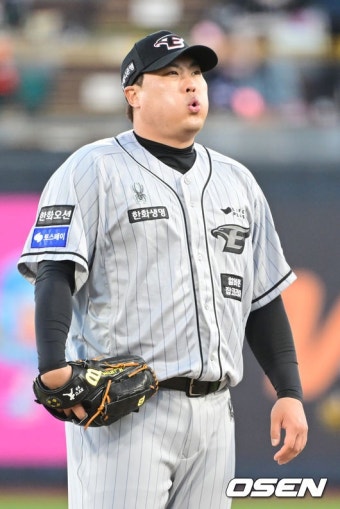 천하의 류현진도 예민해졌다, KBO 흥행 신기록 세운 날 6연패라니…믿기지 않는 한화 부진 왜?::스포탈코리아 천하의 류현진도 예민해졌다, KBO...