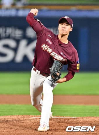 ‘팔꿈치 통증→손 저림 증세’ 장재영, 수술 대신 재활 결정…홍원기 감독 “뭔가 보여주고 싶은 마음이 큰 것 같다” [오!쎈 고척]::스포탈코리아...