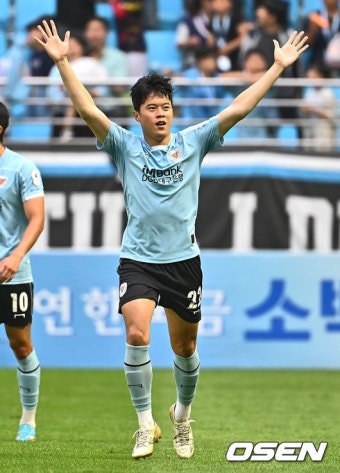 [사진] 동점골 대구 장성원, 팬 여러분 같이 즐겨요::스포탈코리아 [사진] 동점골 대구 장성원, 팬 여러분 같이 즐겨요
