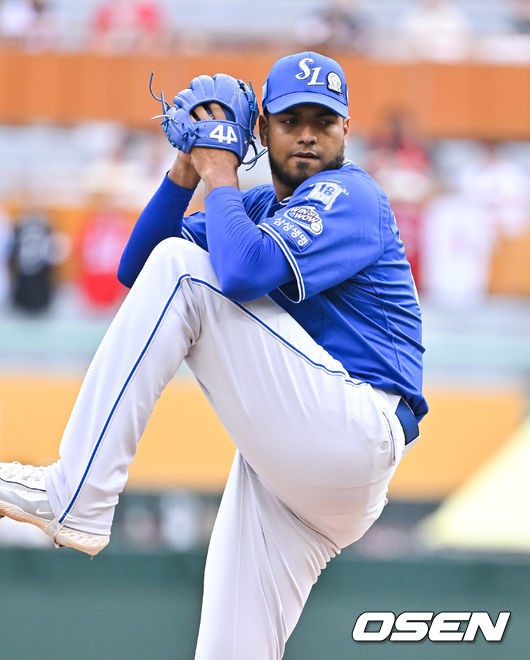 삼성 vs LG, 레예스와 최원태의 맞대결 - KBO 포스트시즌 1차전