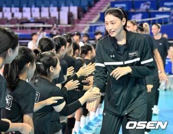 [사진]김연경,'배구 꿈나무들과 만남'::스포탈코리아 [사진]김연경,'배구 꿈나무들과 만남'