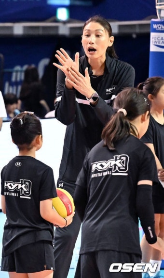 [사진]김연경,'모교 배구 꿈나무 지도'::스포탈코리아 [사진]김연경,'모교 배구 꿈나무 지도'