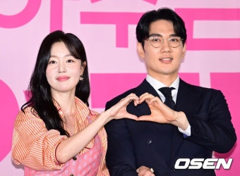 [사진]한선화-엄태구,'러블리와 조폭'::스포탈코리아 [사진]한선화-엄태구,'러블리와 조폭'