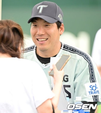 [사진]올스타 LG 김현수, '팬들과 기분 좋은 만남'::스포탈코리아 [사진]올스타 LG 김현수, '팬들과 기분 좋은 만남'
