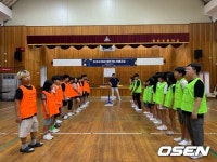 남해 창선초 찾아갔다::스포탈코리아 2024 KBO 찾아가는 티볼교실, ‘완투의 사나이’ 윤학길이 경남 남해 창선초 찾아갔다