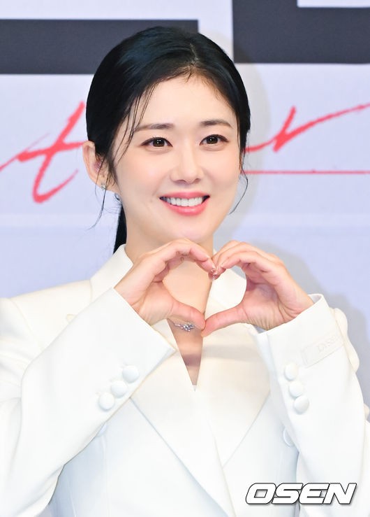SBS 드라마 굿파트너의 주연 장나라, 23년 만에 SBS 대상 수상 소감 잘하고 있다