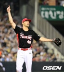 동료들 가슴뭉클 응원, 수술 9일만에 의지의 첫 훈련, 12승 에이스 KS 시계 돌아간다::스포탈코리아 동료들 가슴뭉클 응원, 수술 9일만에 의지... 