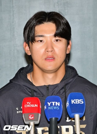 [사진]인터뷰 하는 김도영,'올해도 우승이 목표'::스포탈코리아 [사진]인터뷰 하는 김도영,'올해도 우승이 목표'