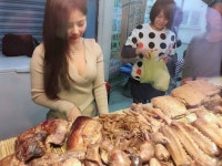 족발 파는 처자 (ㅎㅂ) | 보배드림 유머게시판