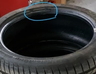 타이어 잘 아시는분 이거 찢어진거 맞나요? | 보배드림 수입차게시판