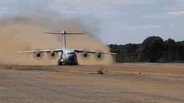 A400M 비포장활주로 이착륙.gif | 보배드림 베스트글