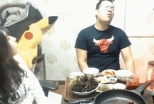 부부싸움 하다가 밥상 걷어 차는 남편 | 보배드림 유머게시판