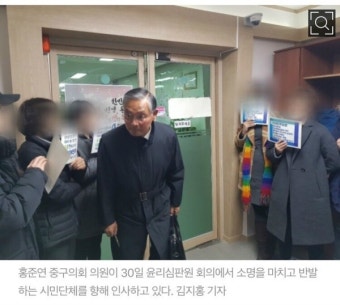 민주당, 성매매여성 비하 논란 기초의원 등 징계 연기 결정 | 보배드림 유머게시판