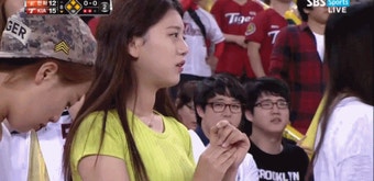 야구장 응원녀~ | 보배드림 유머게시판