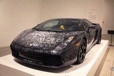 덴마크 박물관에는 맘껏 흠집낼 수 있는 람보르기니가 있다.. | 보배드림 유머게시판