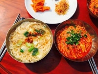 멸치국수 vs 비빔국수 | 보배드림 유머게시판