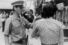 현 상황이 1970년대 장발단속 같음.. | 보배드림 유머게시판