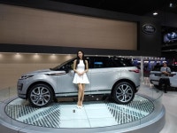 열받는데 모터쇼 사진 올립니디. | 보배드림 유머게시판