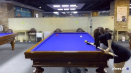 짧은 치마 입고 당구치는.... | 보배드림 유머게시판