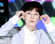 내 폰에 있는 세븐틴 원우 동그리 안경 쓴 움짤 모음 (엄청 많음 주의... 내 폰에 있는 세븐틴 원우 동그리 안경 쓴 움짤 모음 (엄청 많음 주의