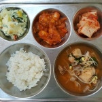 은근 조용하게 강한 학교급식 반찬.jpg - 인스티즈(instiz, 音思提资) 인티포털 [인티포털] 은근 조용하게 강한 학교급식 반찬.jpg