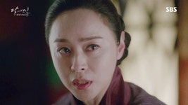 [달의연인보보경심려] 엄마 같은 존재였던 오상궁이 자기 대신... 엄마 같은 존재였던 오상궁이 자기 대신 죽는다는데 아무것도 할 수 없는 해수