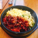 용우동 7,500원짜리 매운삼겹살치즈덮밥....jpg - 인스티즈(instiz) 이슈 카테고리 용우동 7,500원짜리 매운삼겹살치즈덮밥....jpg