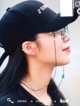 쬐깐한 귀에 피어싱 주렁주렁 달고 있는 거 너무 귀엽고 발림 - 인스티즈(instiz) 연예 카테고리