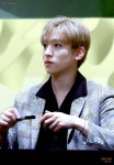 금발에 피어싱 주렁주렁인데 단정한 이 남자... - 인스티즈(instiz) 연예 카테고리