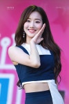🌸에이프릴 나은🌸 하관 성형으로 만들 수 있을 까 ㅜㅜ????? - 인스티즈(instiz) 뷰티 카테고리
